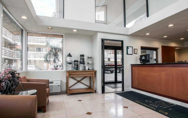 photo 2 of Studio 6-Anaheim, CA