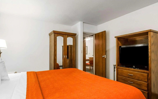 photo 2 of Quality Inn & Suites North