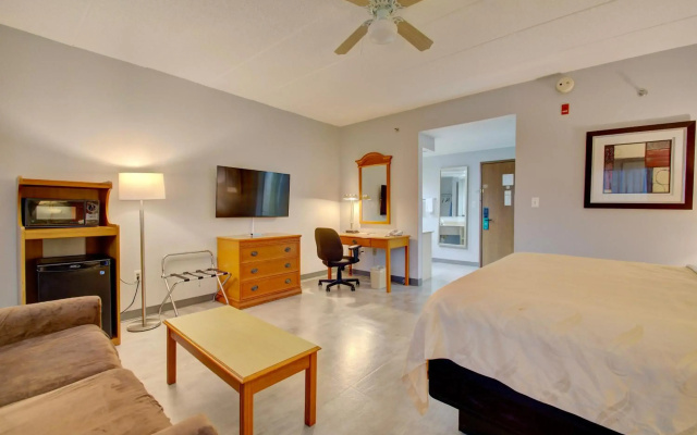 photo 3 of Quality Inn & Suites CVG Airport