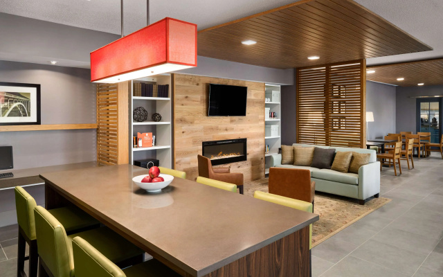 photo 3 of Country Inn & Suites by Radisson, Novi, MI