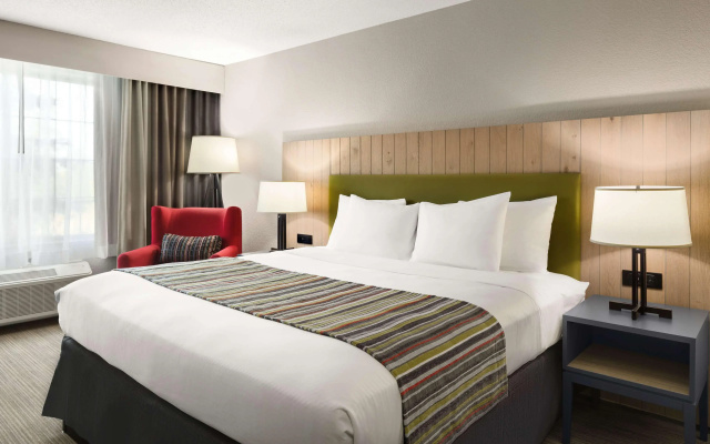 photo 4 of Country Inn & Suites by Radisson, Novi, MI