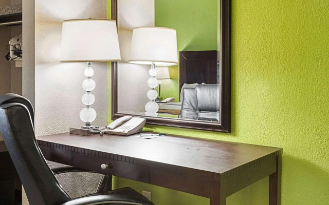 photo 4 of Quality Suites