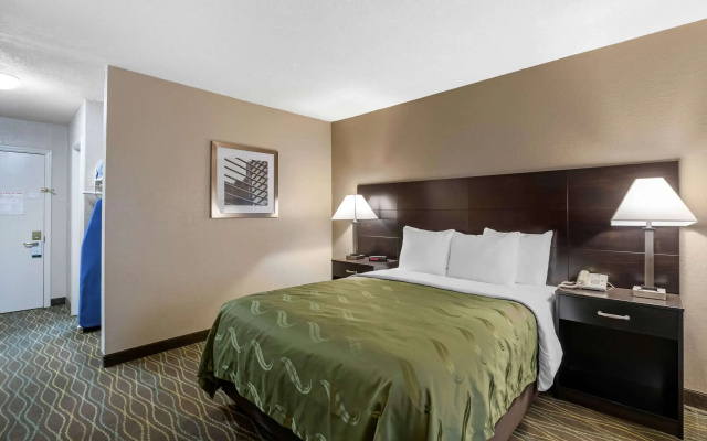 photo 3 of Quality Inn & Suites Des Moines - Merle Hay Road