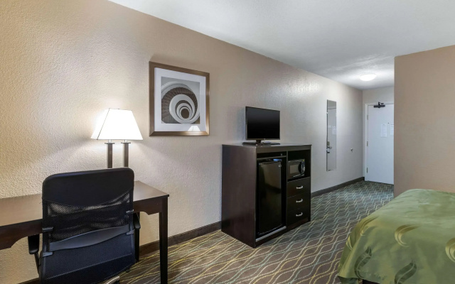 photo 4 of Quality Inn & Suites Des Moines - Merle Hay Road