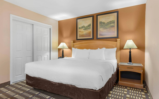 photo 4 of Quality Inn & Suites Plano East - Richardson