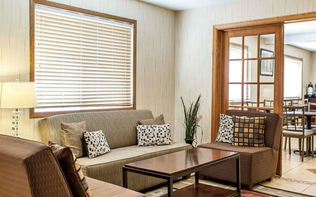 photo 3 of Quality Inn & Suites Davenport near I-80