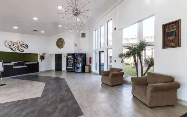 photo 2 of Quality Inn & Suites Arlington