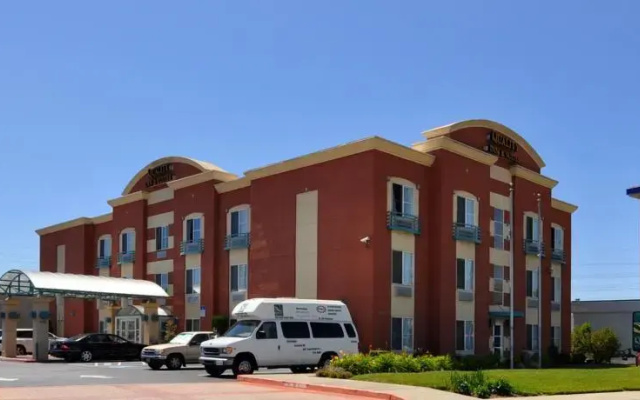 photo 2 of Quality Inn And Suites