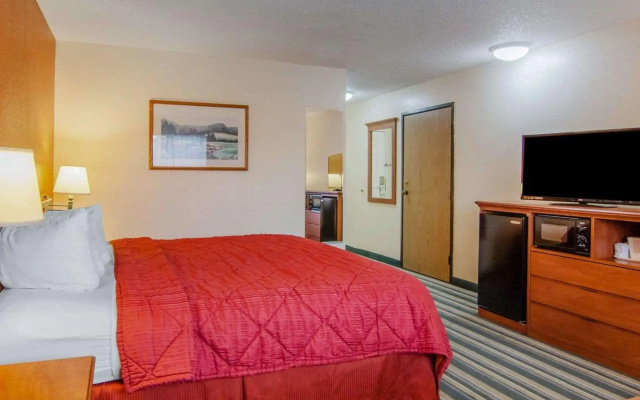 photo 4 of Quality Inn & Suites Medford Airport