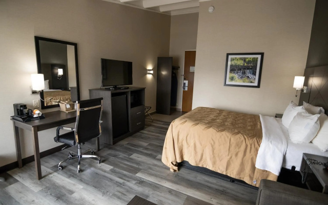 photo 3 of Quality Inn & Suites Danbury near University