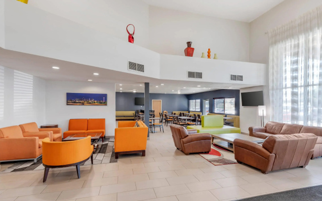 photo 2 of Quality Inn & Suites Denver Airport - Gateway Park