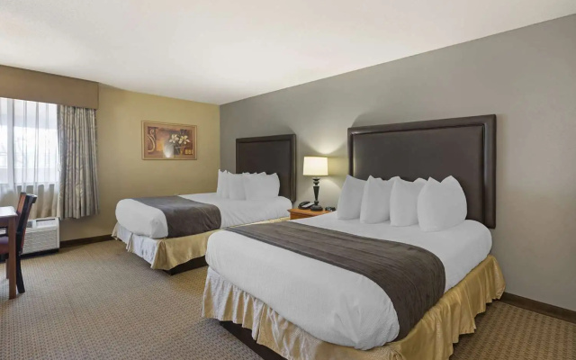 photo 2 of Quality Inn & Suites Historic St. Charles