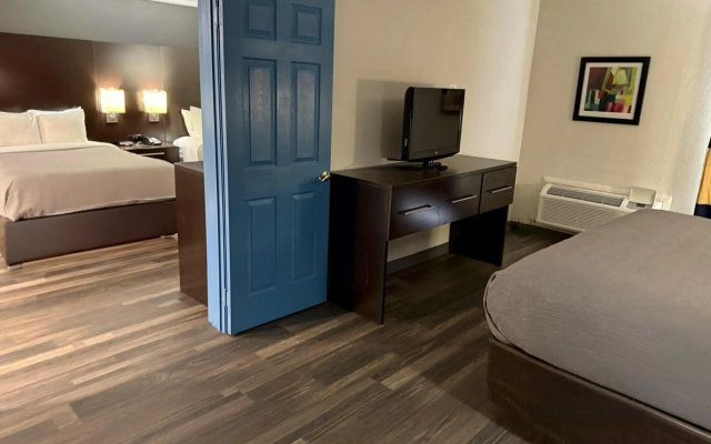photo 5 of Quality Inn and Suites Livonia
