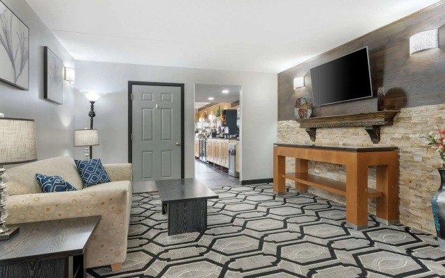 photo 2 of Quality Inn & Suites Mayo Clinic Area