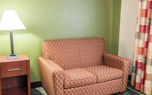 photo 2 of Quality Inn & Suites South Bend Airport