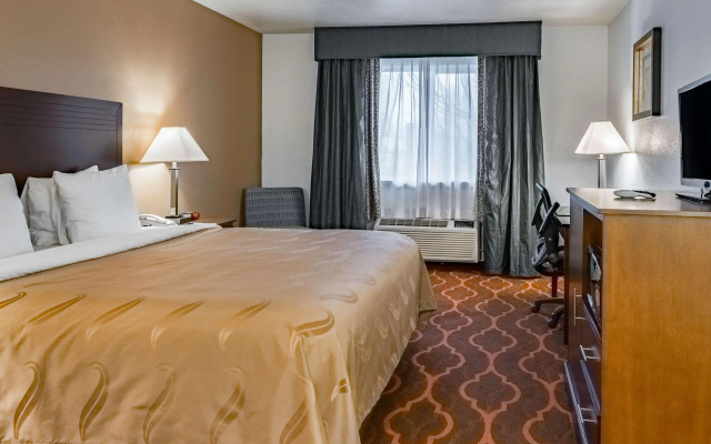 photo 3 of Quality Inn & Suites Vancouver North