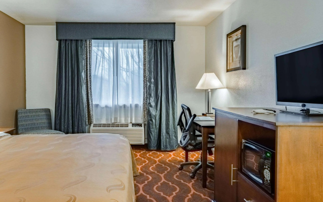 photo 4 of Quality Inn & Suites Vancouver North