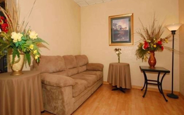 photo 4 of Econo Lodge Inn & Suites Waterloo Downtown