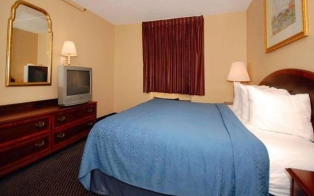 photo 5 of Econo Lodge Inn & Suites Waterloo Downtown