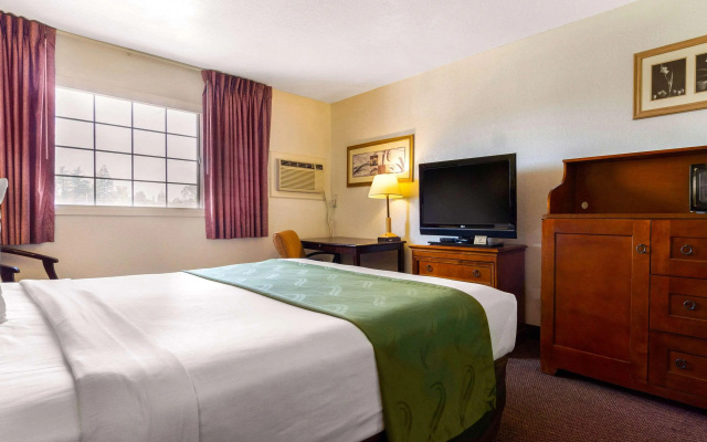 photo 5 of Auburn House Hotel