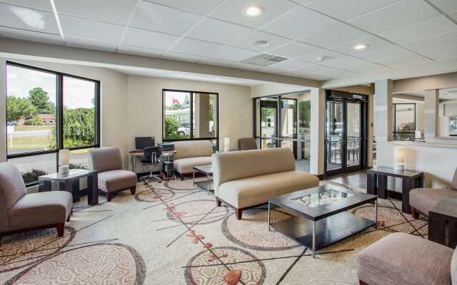 photo 2 of Quality Inn Albany Colonie