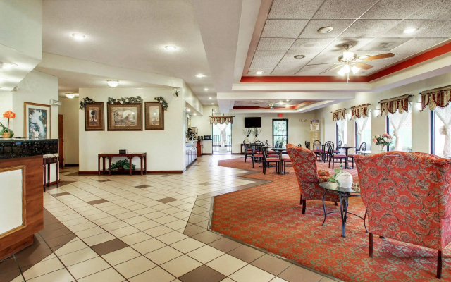 photo 2 of Quality Inn & Suites Clinton - Jackson West