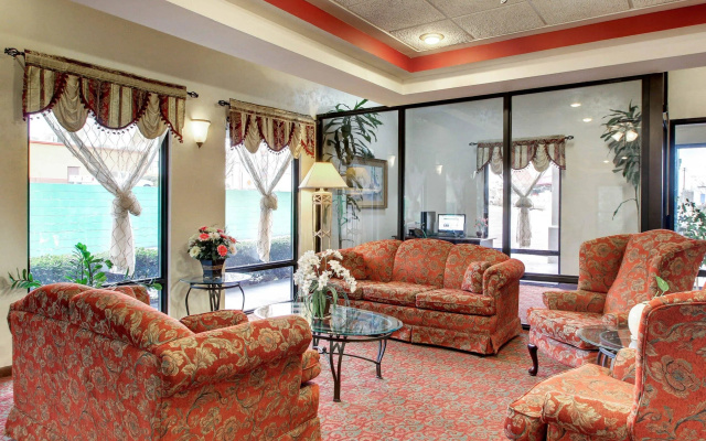 photo 3 of Quality Inn & Suites Clinton - Jackson West