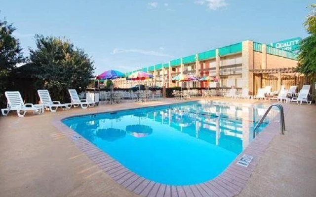 photo 3 of Quality Inn Executive Center Greenville - Geschlossen