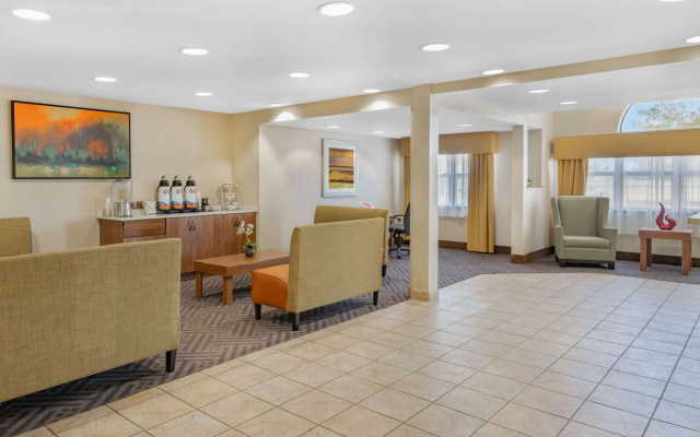 photo 2 of Baymont Inn by Wyndham Farmington