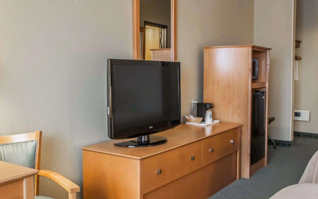 photo 3 of Quality Inn Forsyth