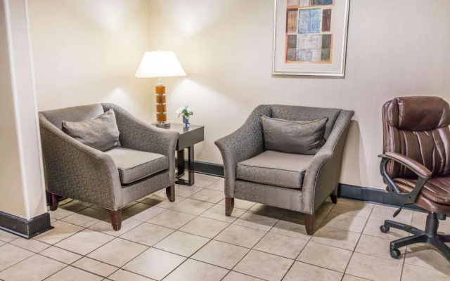 photo 3 of Quality Inn Savannah I-95