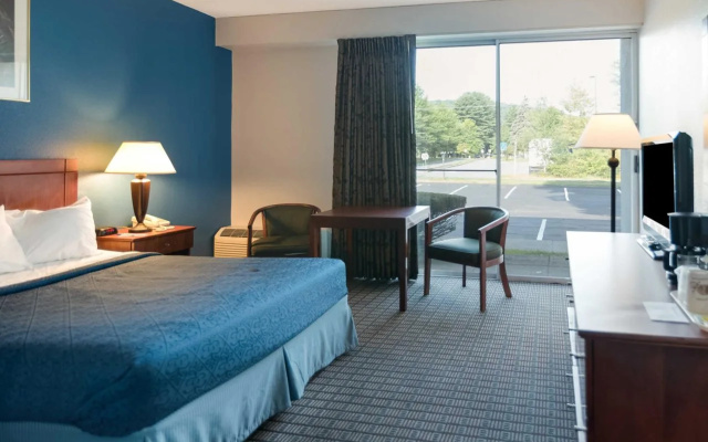 photo 2 of Quality Inn Greenfield