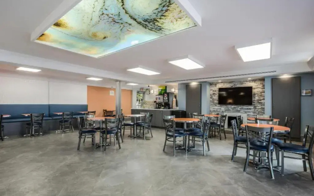 photo 5 of La Quinta Inn Norfolk Hampton Newport News