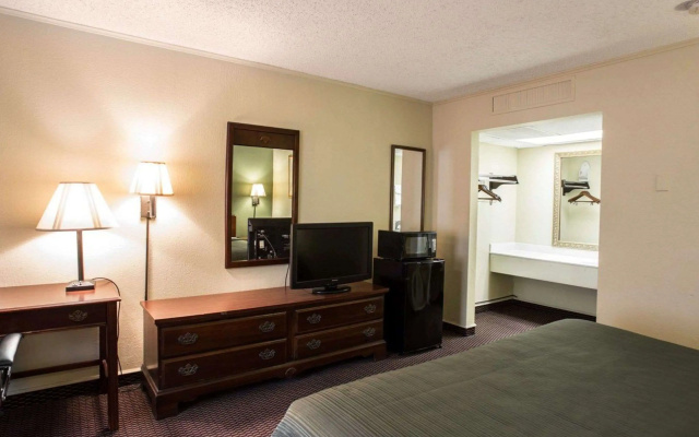 photo 4 of Rodeway Inn Harbison Area