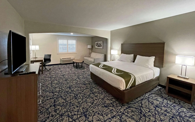 photo 4 of Quality Suites Houston Hobby Airport