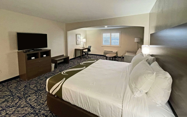 photo 5 of Quality Suites Houston Hobby Airport