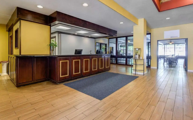 photo 2 of Quality Inn Lebanon Valley