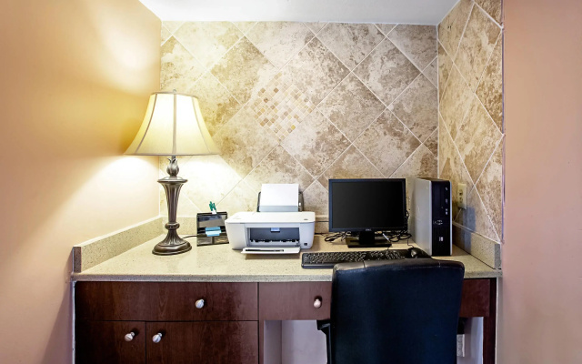 photo 4 of Quality Inn & Suites Live Oak I-10 Exit 283