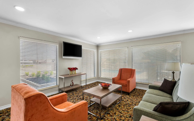 photo 3 of Quality Inn Marshall