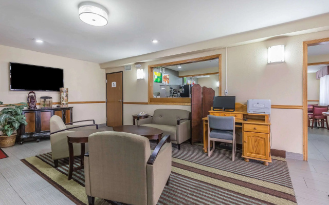 photo 4 of Quality Inn Mount Vernon, IL
