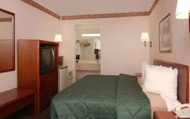 photo 2 of Quality Inn North