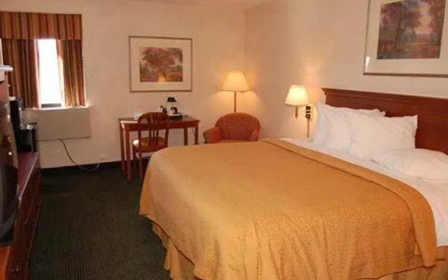 photo 2 of Quality Inn North