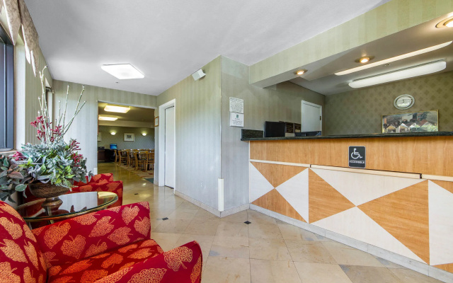 photo 2 of Quality Inn Oakland Airport
