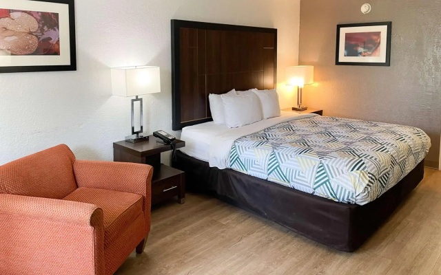 photo 3 of Motel 6 Opelika, AL