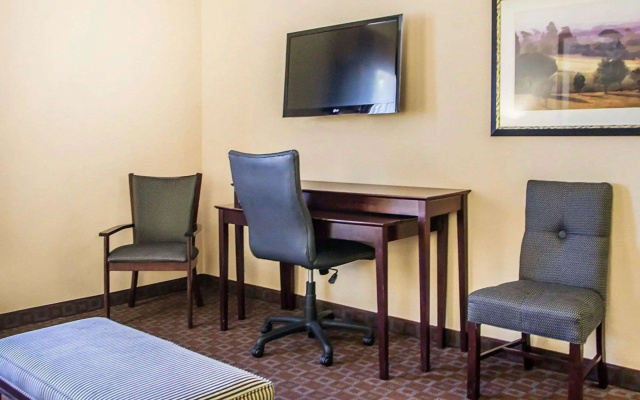 photo 3 of Quality Inn & Suites Peoria North