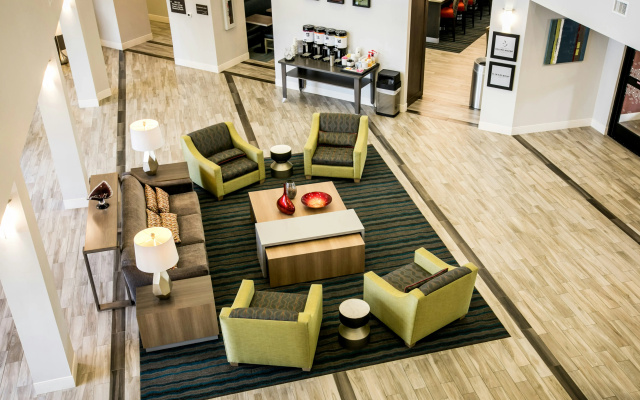 photo 2 of Hampton Inn & Suites Tempe/Phoenix Airport, AZ