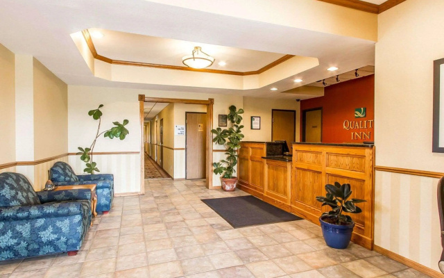photo 2 of Quality Inn Pontiac