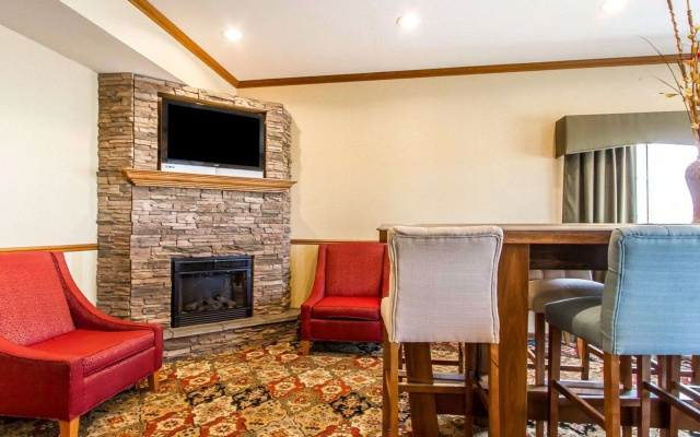 photo 4 of Quality Inn Pontiac