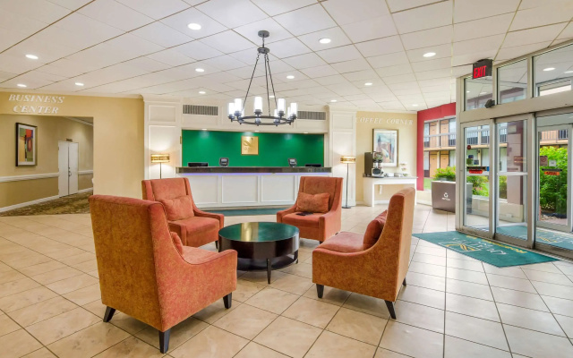 photo 2 of Quality Inn Roanoke Airport