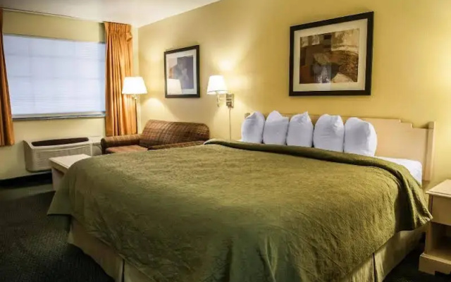 photo 3 of Quality Inn Santa Rosa